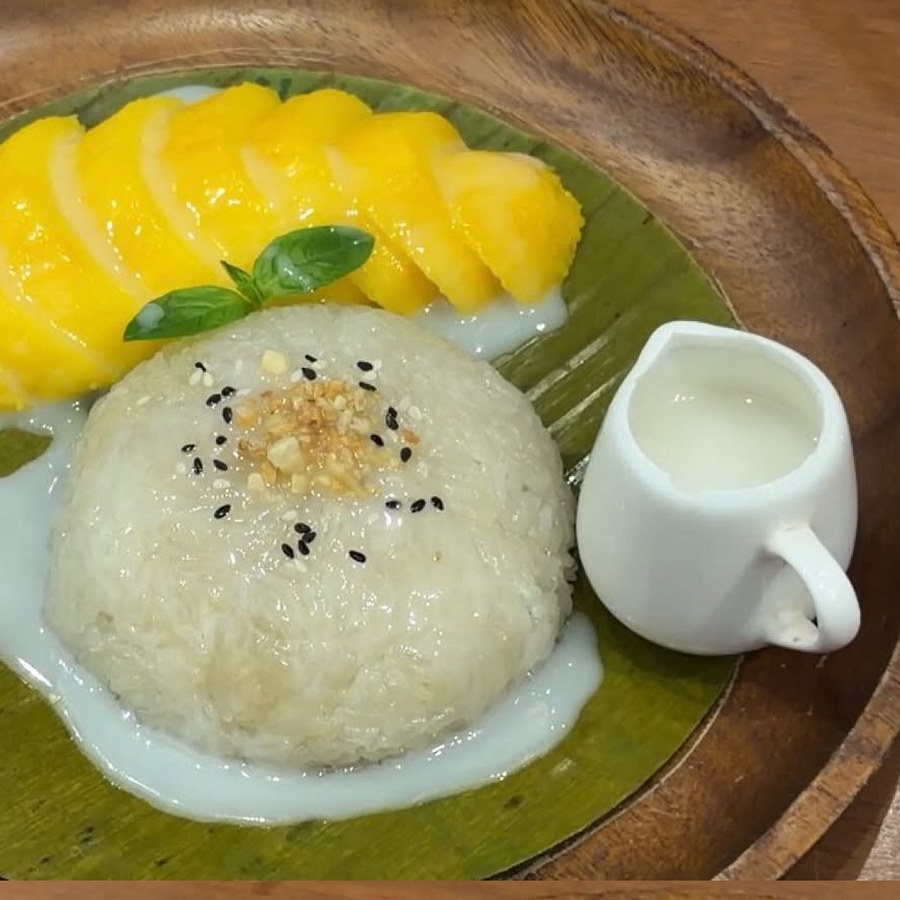 Mango sticky rice with coconut cream